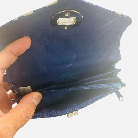 Vera Bradley~ Turn Lock Wristlet/Wallet~ Petal Splash Pattern~ 6.25" x 4.5" - Picture 8 of 11